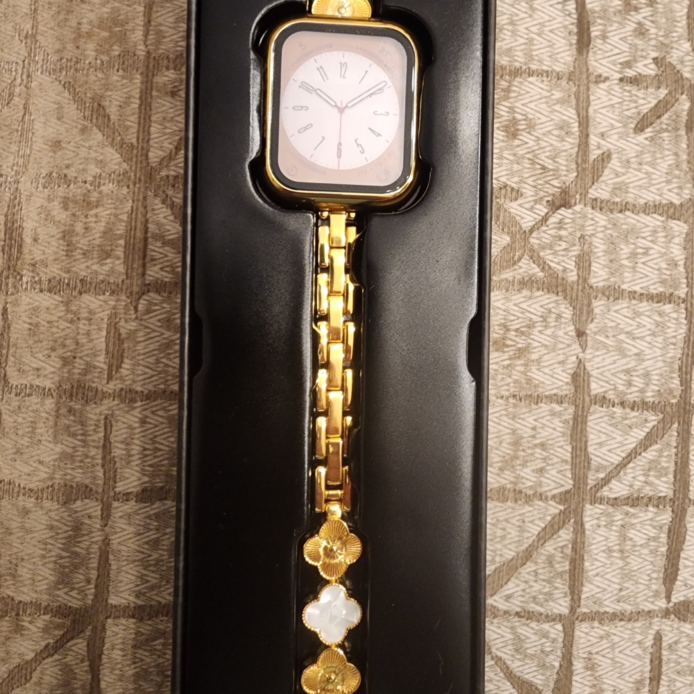 BCBG Gold and White Floral AppleWatch Band